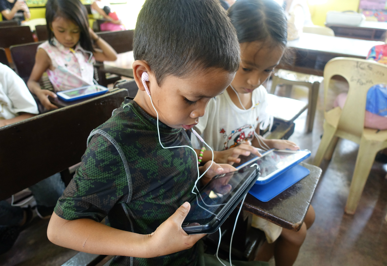 Children under the tablet education program 
